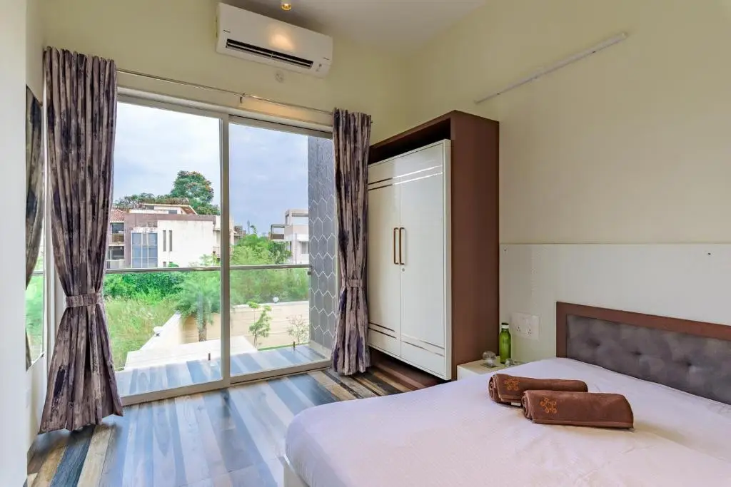 Хандала: Saffronstays Slate