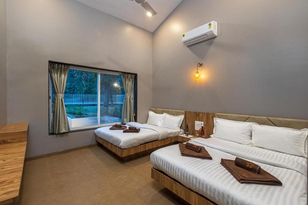 Киим: Saffronstays The Forest
