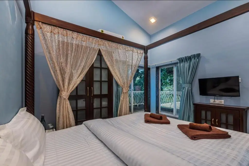 Киим: Saffronstays The Forest