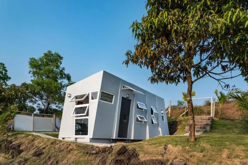 SaffronStays The Twist, Panshet - unique compact waterfront home ideal for couples — фото 1