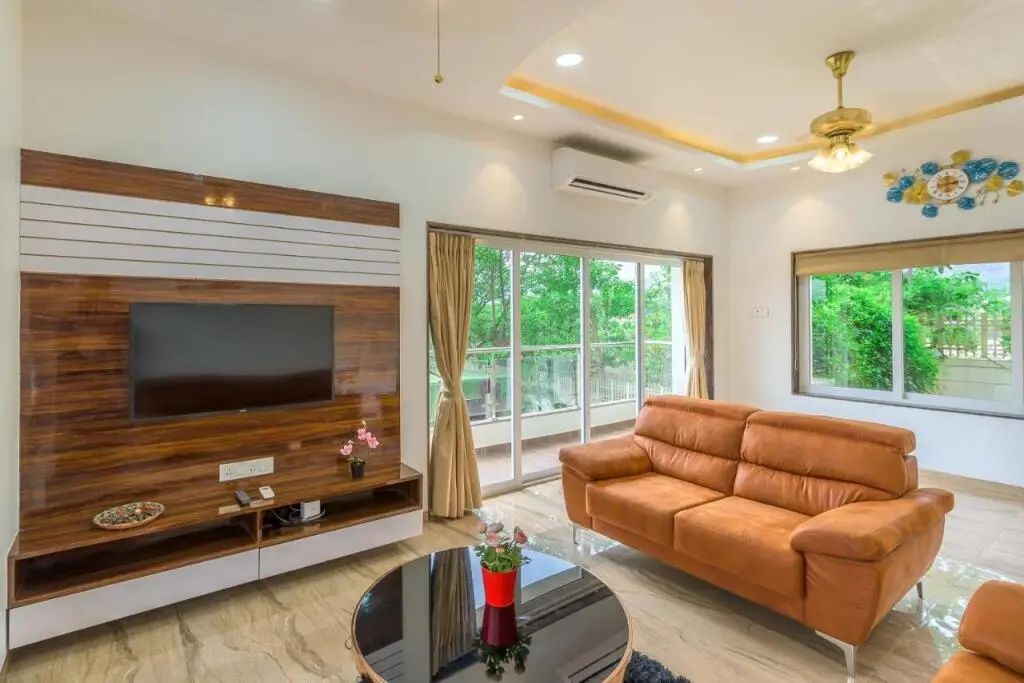 Лонавала: SaffronStays Juniper, Lonavala - Pet-friendly villa with pool, lawn, gym & games