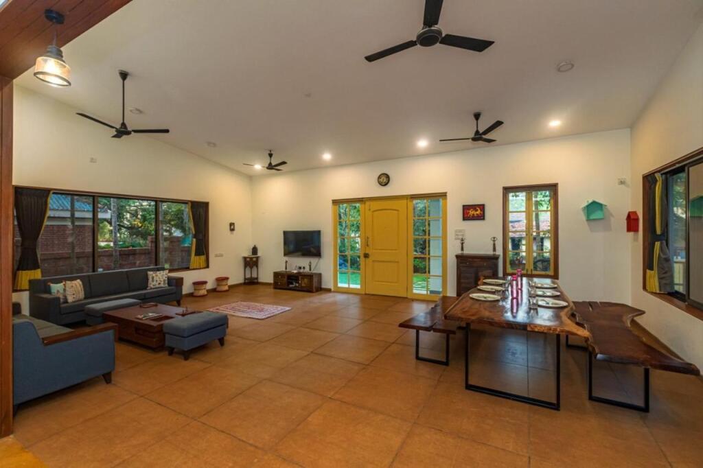 Пляж Мандва: SaffronStays Beach Blues Alibaug