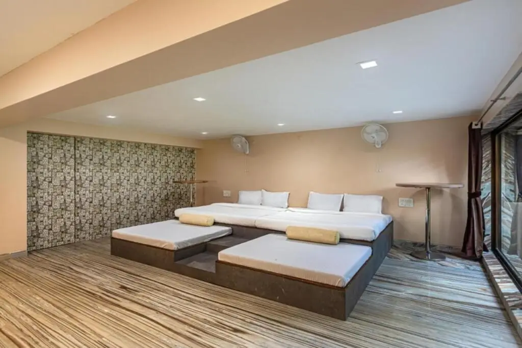 Пляж Мандва: Saffronstays Aura
