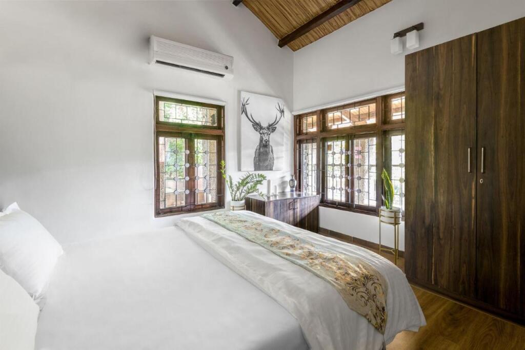Хандала: Saffronstays Meadowbrook