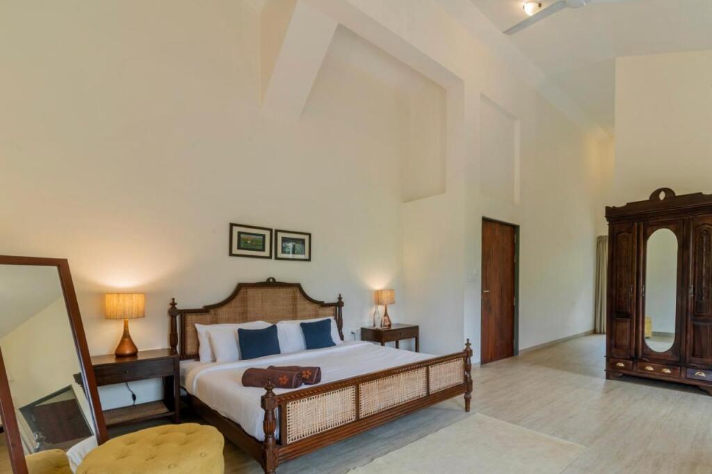 Киим: Saffronstays Boulevard Stonehouse, Lonavala