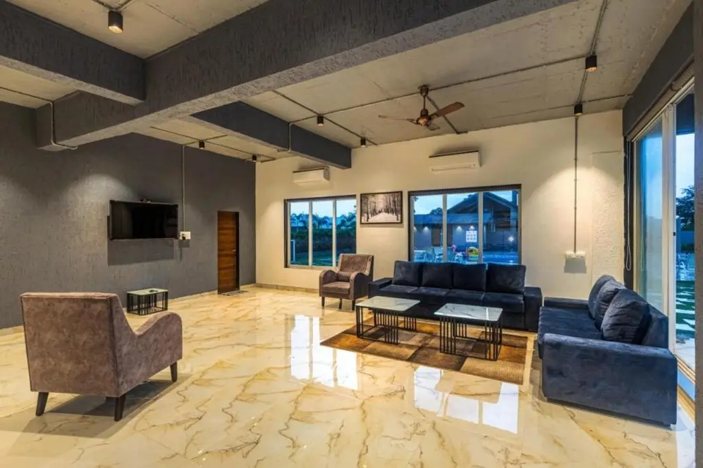 Хандала: SaffronStays Sundowner, Karjat - party-perfect pool villa with rain dance and cricket turf