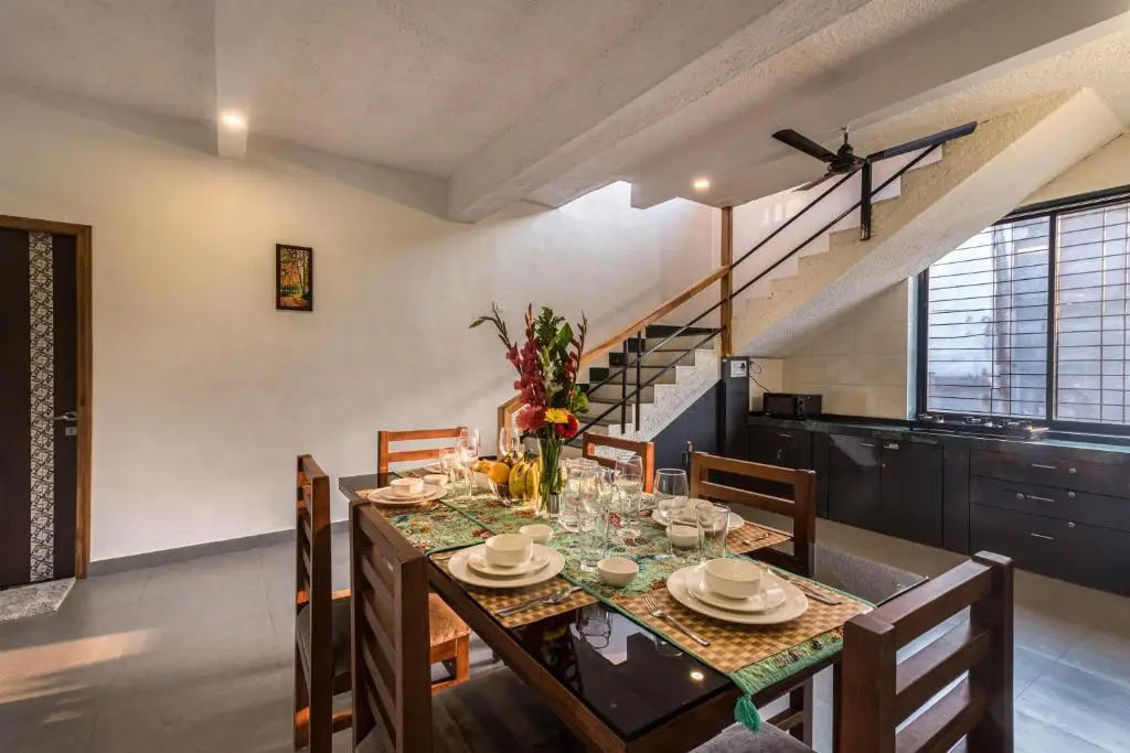 Хандала: Saffronstays Mountain Aer, Karjat