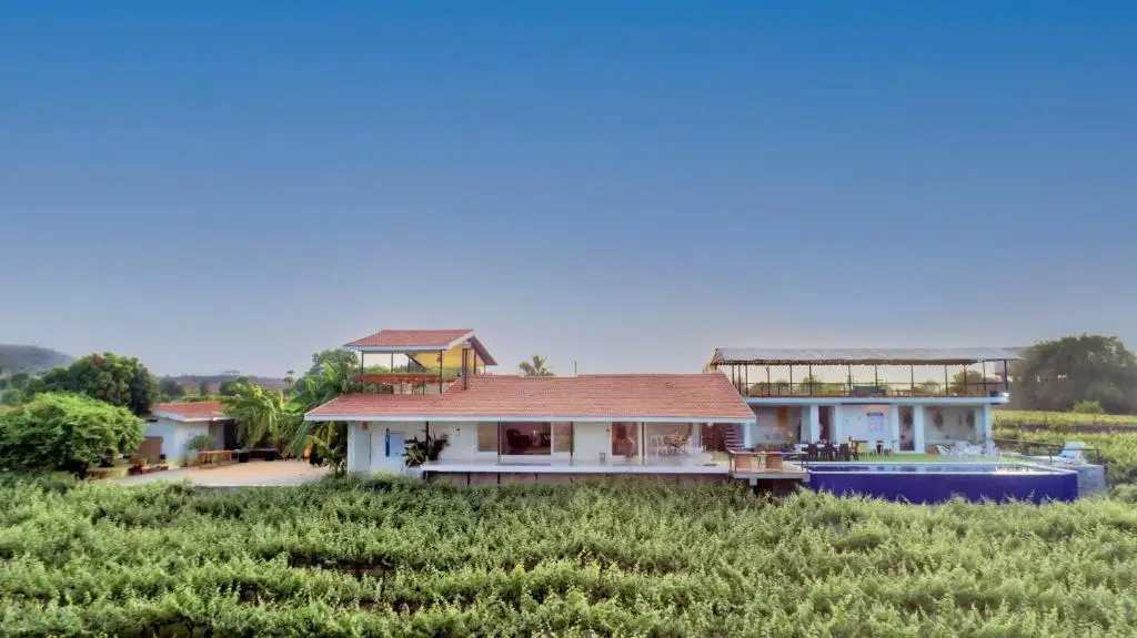 SaffronStays Onellaa, Nashik - infinity pool villa surrounded by a vineyard — фото 1