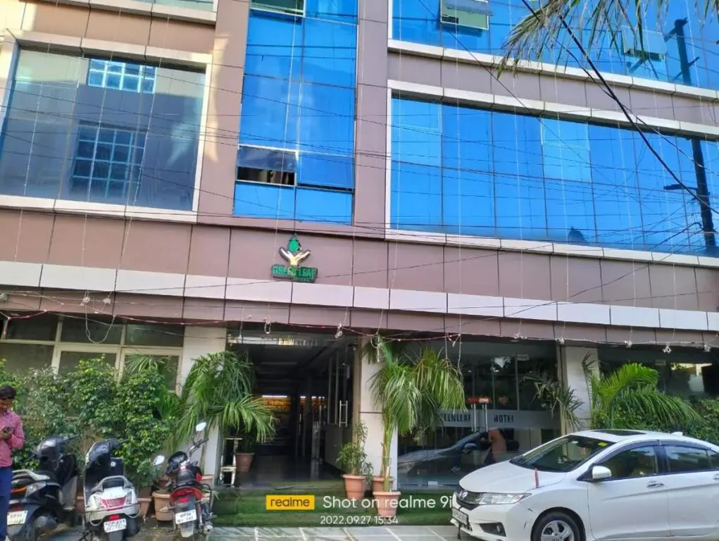 Green Leaf Hotel — фото 1