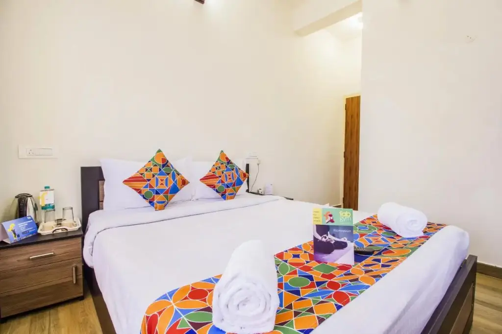 Ути: Fabexpress Grand Castle Hill Resorts