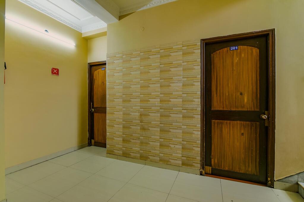 Колката: FabExpress Elite Stay I