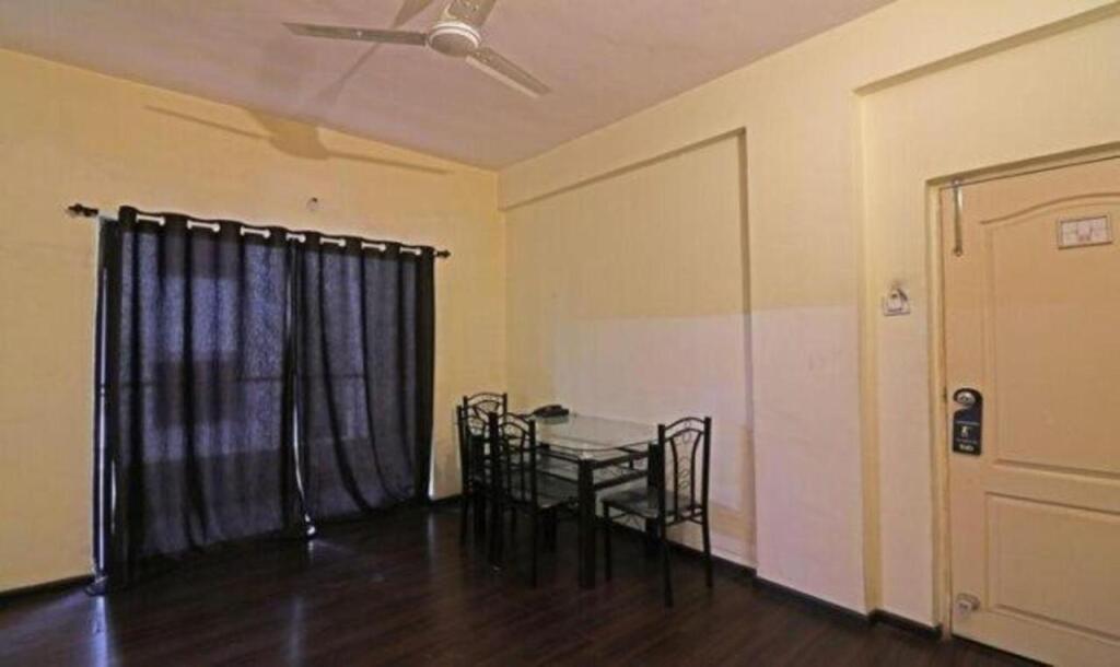 Пуна: FabHotel East Field Homes