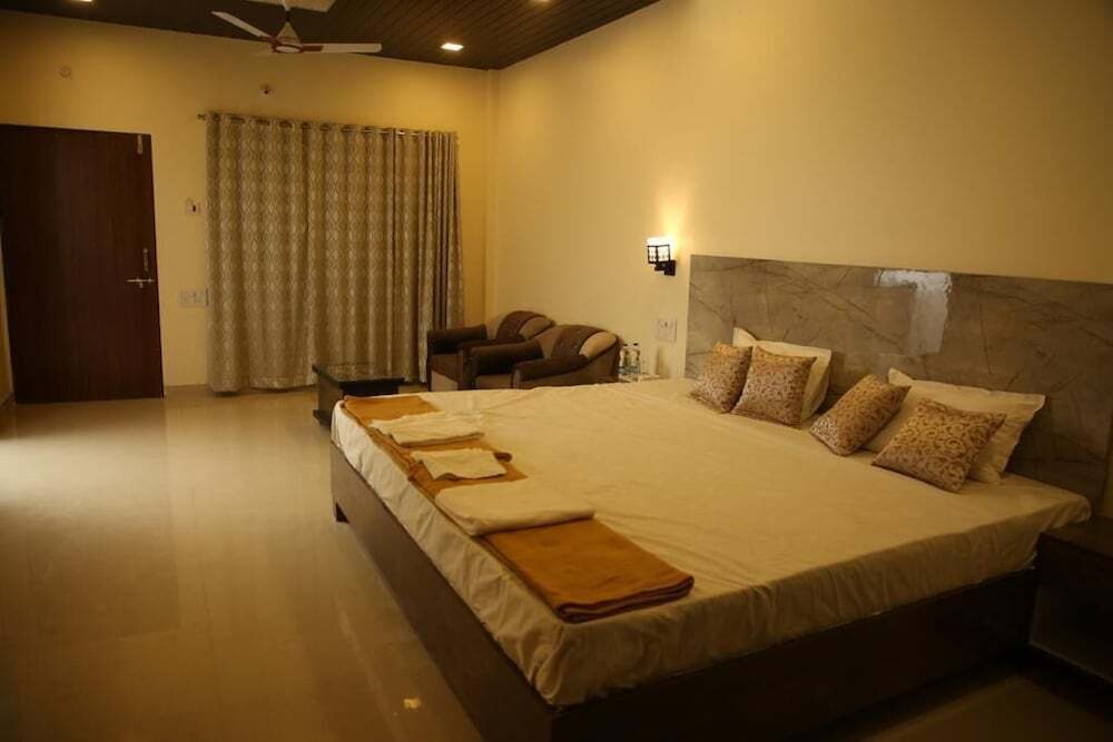 Киим: Ashoka Lawns and Resort