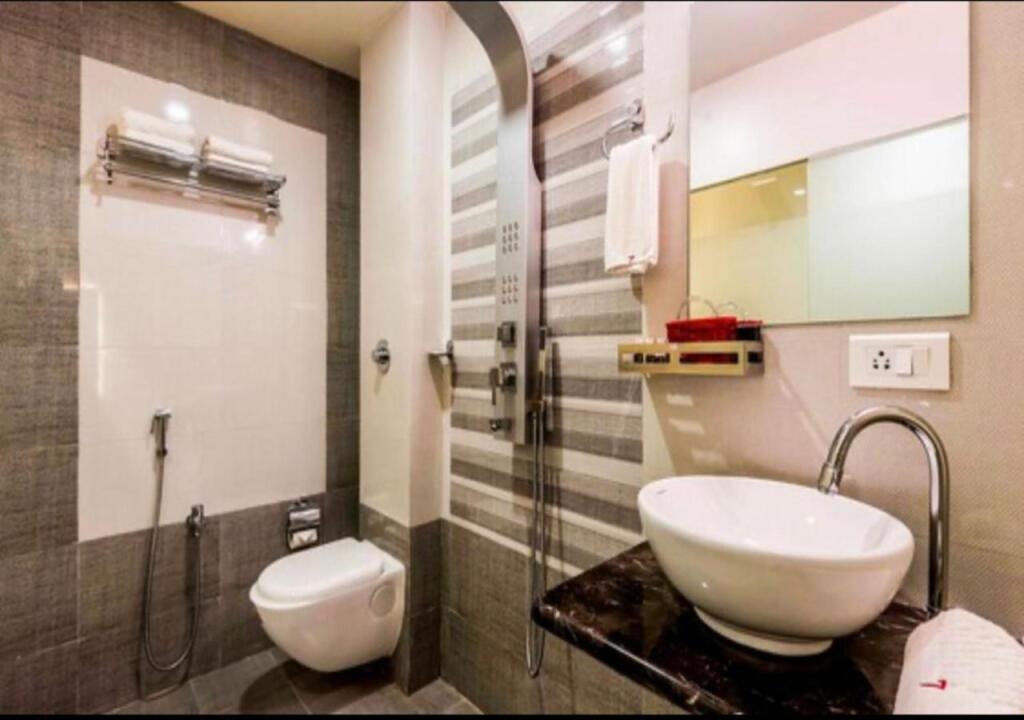 Мумбаи: Hotel Elite Continental- Near Mumbai International Airport Andheri East