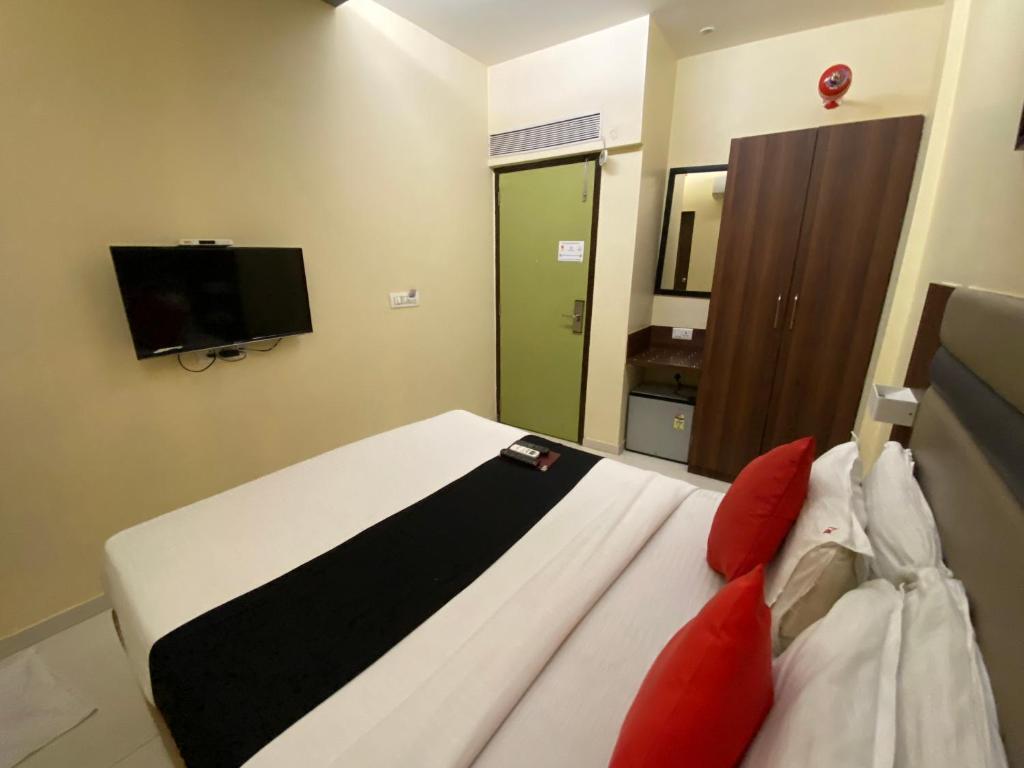Мумбаи: Hotel Regal International-Near Mumbai International Airport