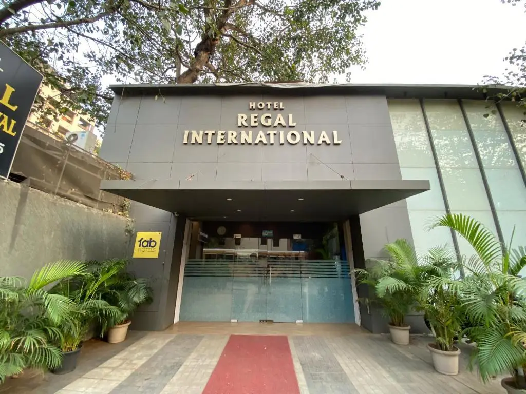 Hotel Regal International-Near Mumbai International Airport — фото 1