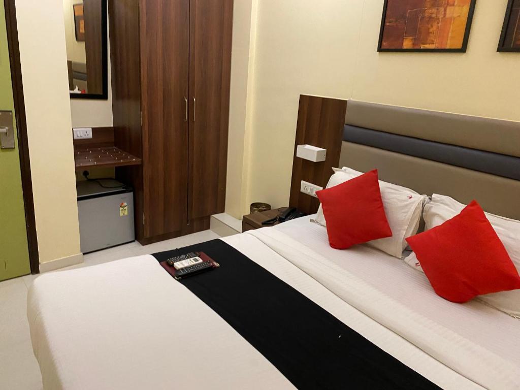 Мумбаи: Hotel Regal International-Near Mumbai International Airport