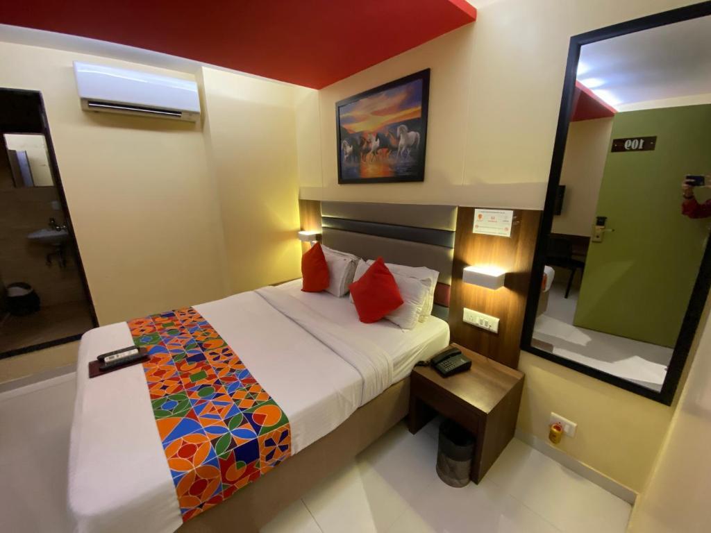 Мумбаи: Hotel Regal International-Near Mumbai International Airport