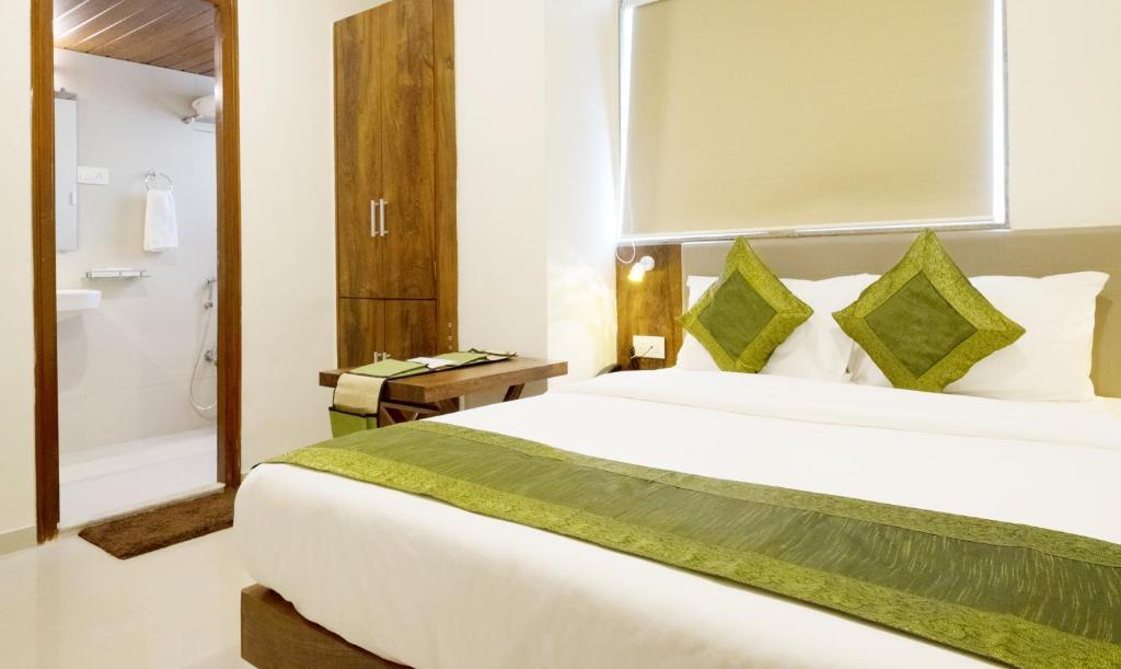 Мумбаи: J ESVI Hotels