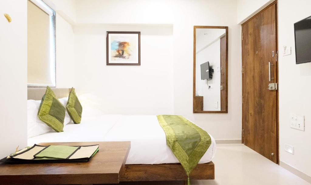 Мумбаи: J ESVI Hotels