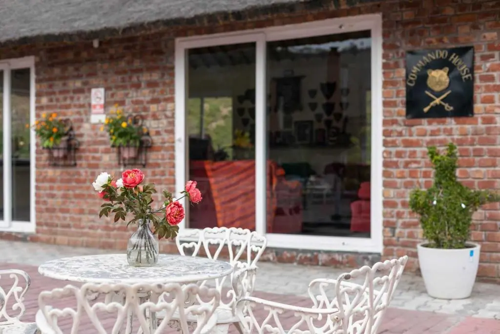 Парвану: StayVista at Brickwood Hill with Outdoor Infinity Pool & Jacuzzi