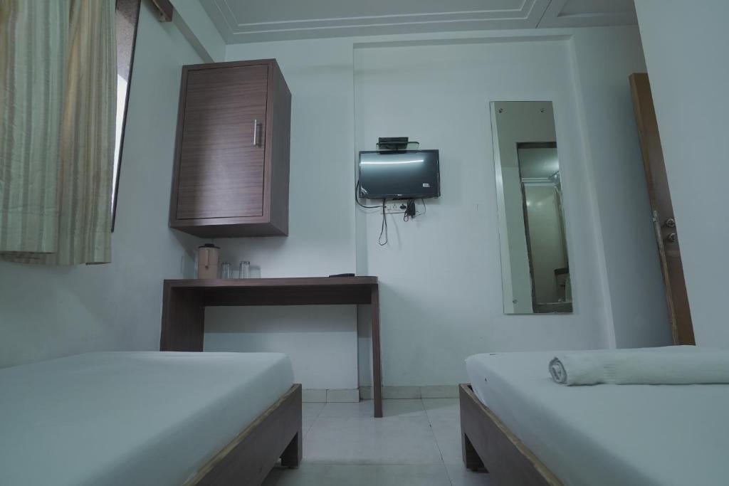 Мумбаи: Hotel Delight Inn By WB Inn