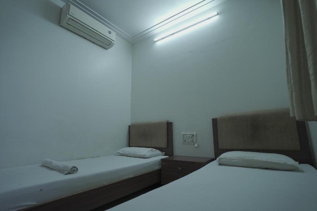 Мумбаи: Hotel Delight Inn By WB Inn