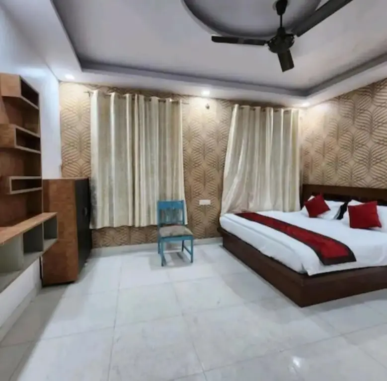 Нью-Дели: Hotel Royal Afghan
