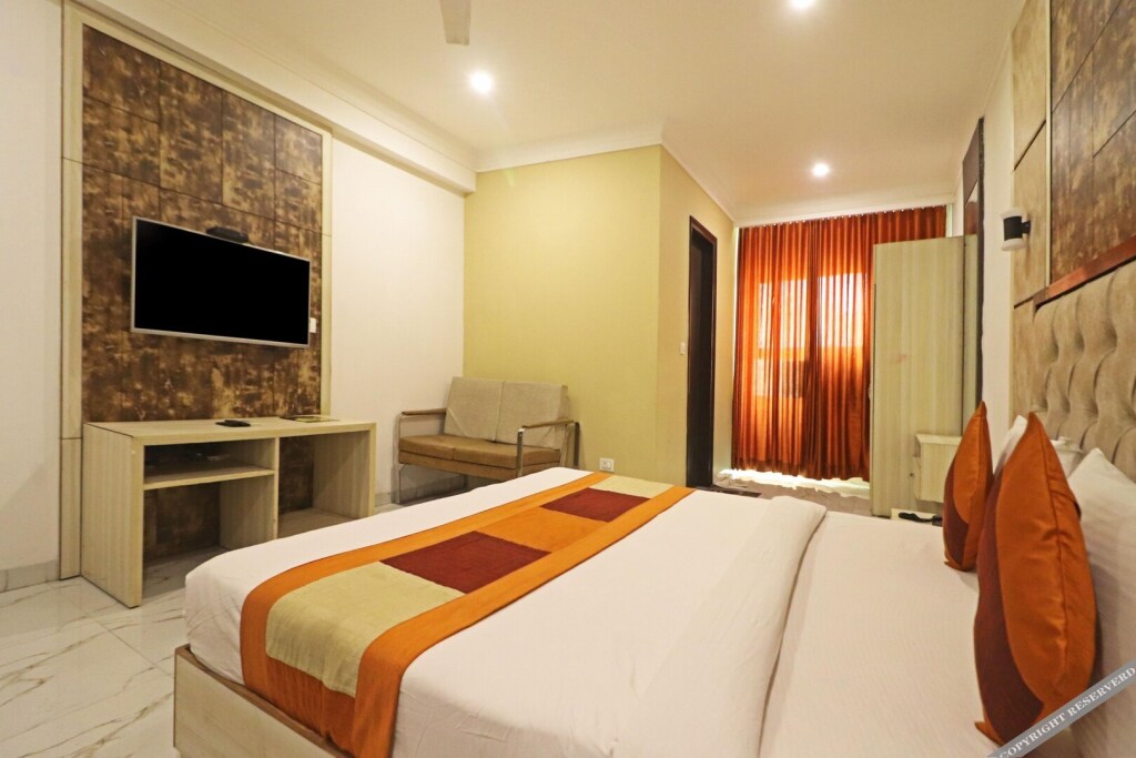 Hotel Almora Delhi Airport — фото 1