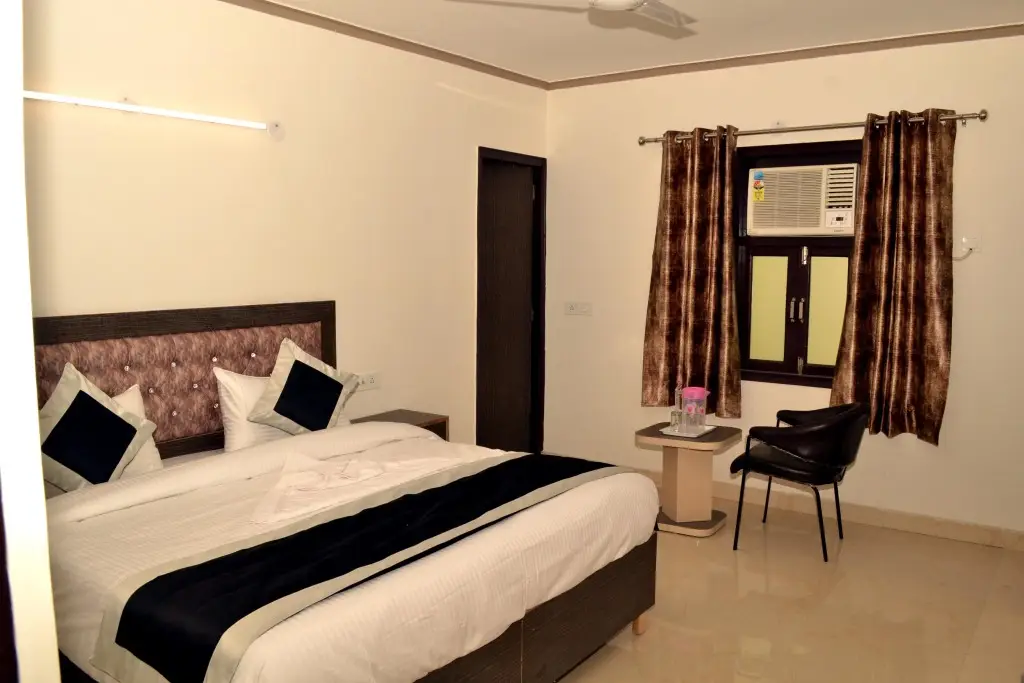 Нью-Дели: Hotel Dolphin International