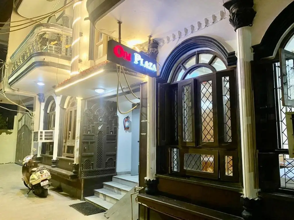 Нью-Дели: Hotel OM Plaza