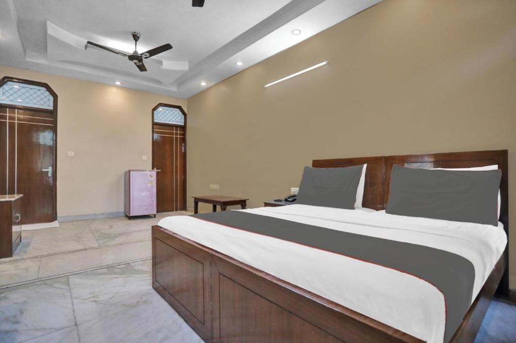 Нью-Дели: Hotel OM Plaza