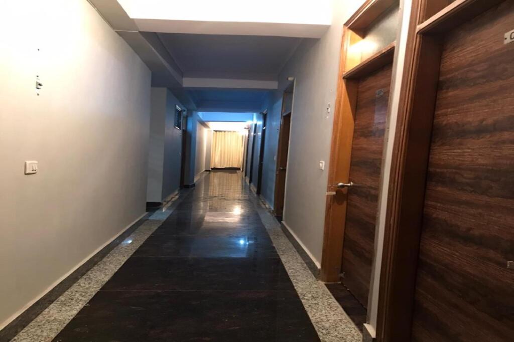 Нью-Дели: POP 84139 Hotel Moonlight