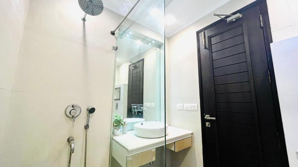 Нью-Дели: Bluo 2bhk - M Block Mkt Greater Kailash