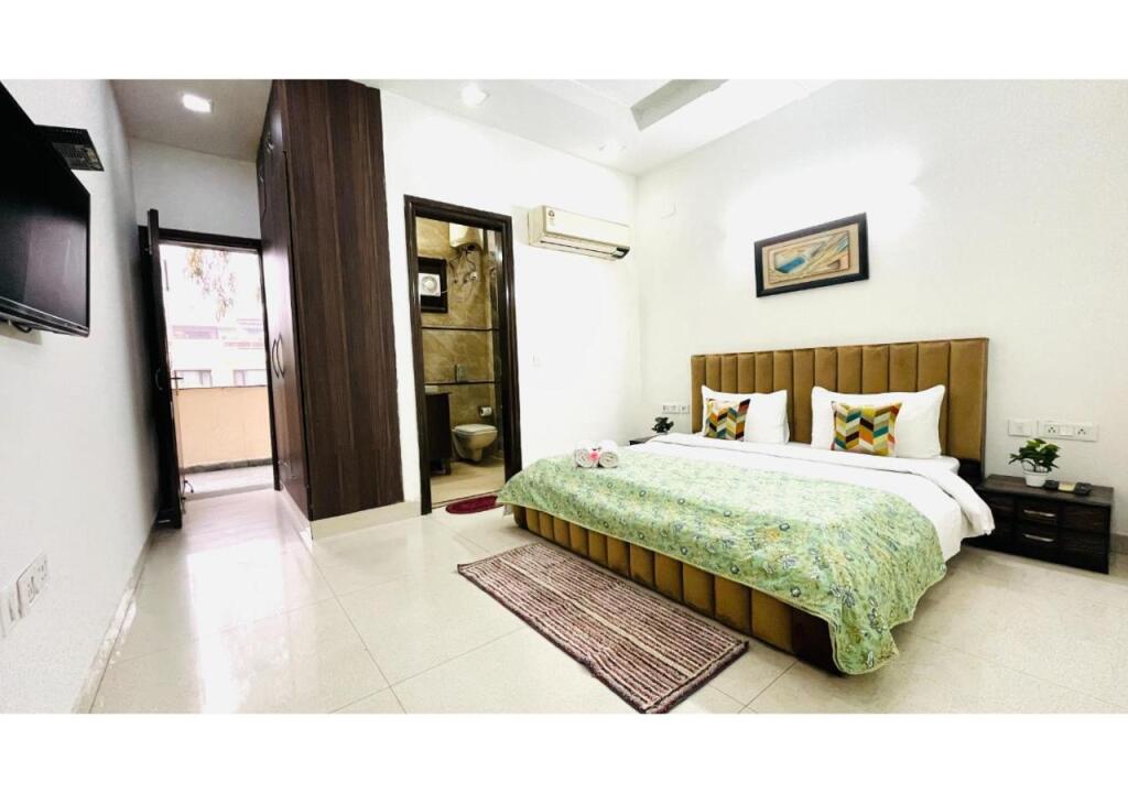 Нью-Дели: Bluo 2bhk - M Block Mkt Greater Kailash