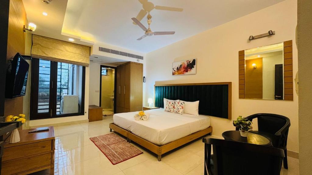 Нью-Дели: Bluo 2bhk - M Block Mkt Greater Kailash