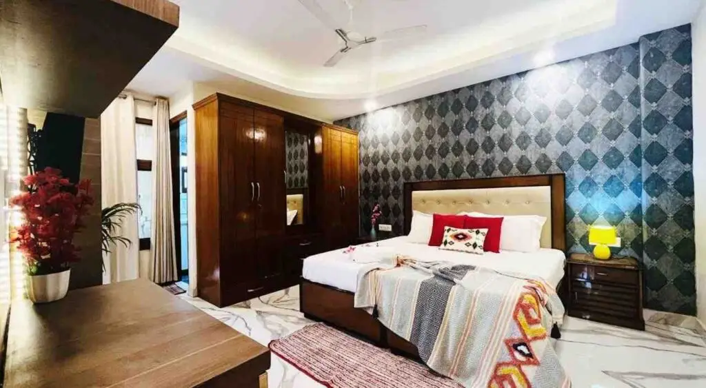 Нью-Дели: Bluo 2bhk Patparganj- Balcony, Parking , Lift