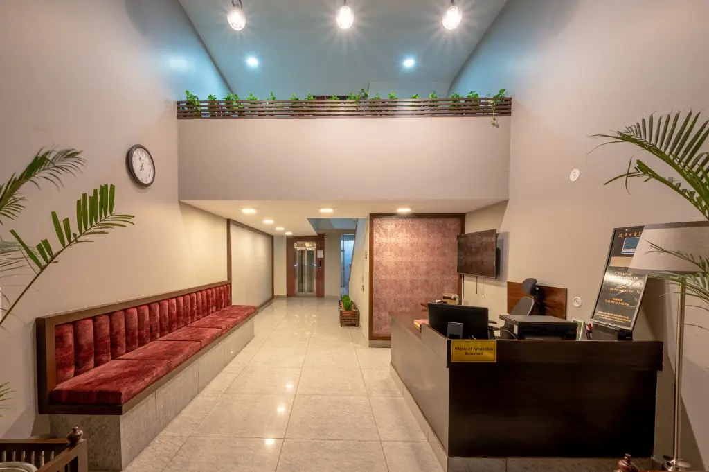 Техри: Revathi Resorts