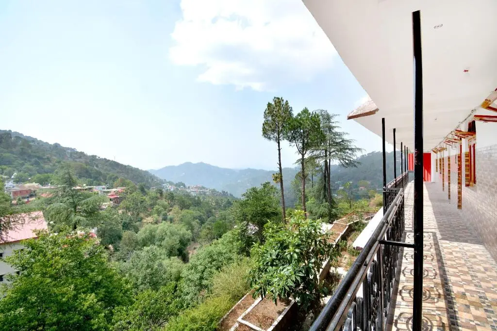 Казаули: OYO Home 78348 Sunrise view 1 BHK