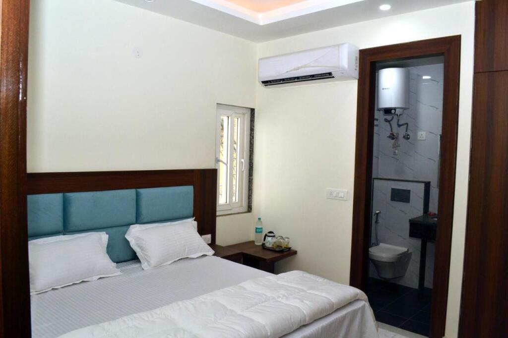 Нью-Дели: OYO 80949 Hotel Glace