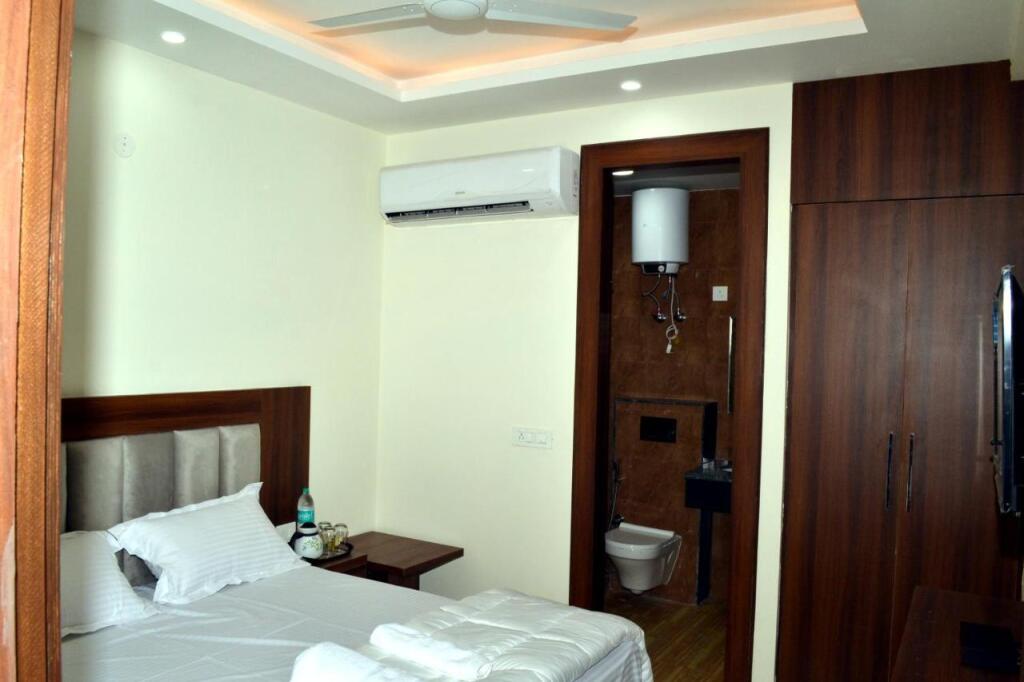 Нью-Дели: OYO 80949 Hotel Glace