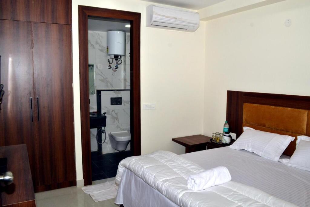 Нью-Дели: OYO 80949 Hotel Glace