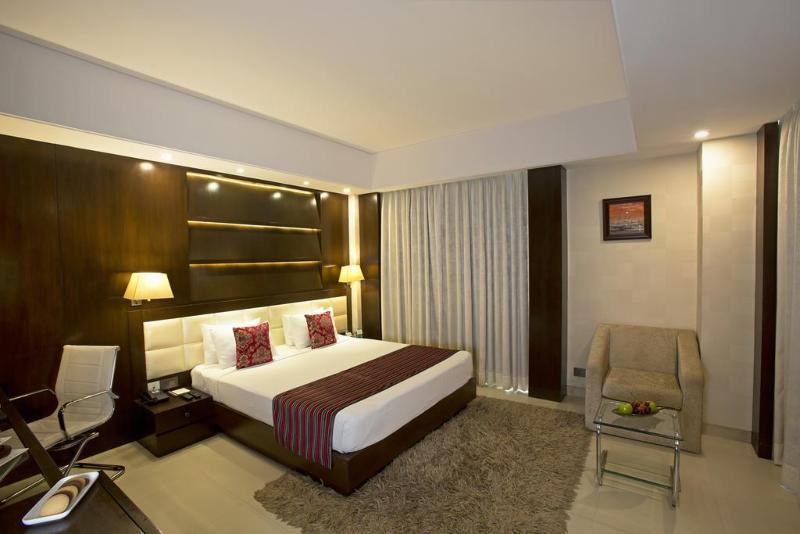 Нью-Дели: H Carlton Hotel