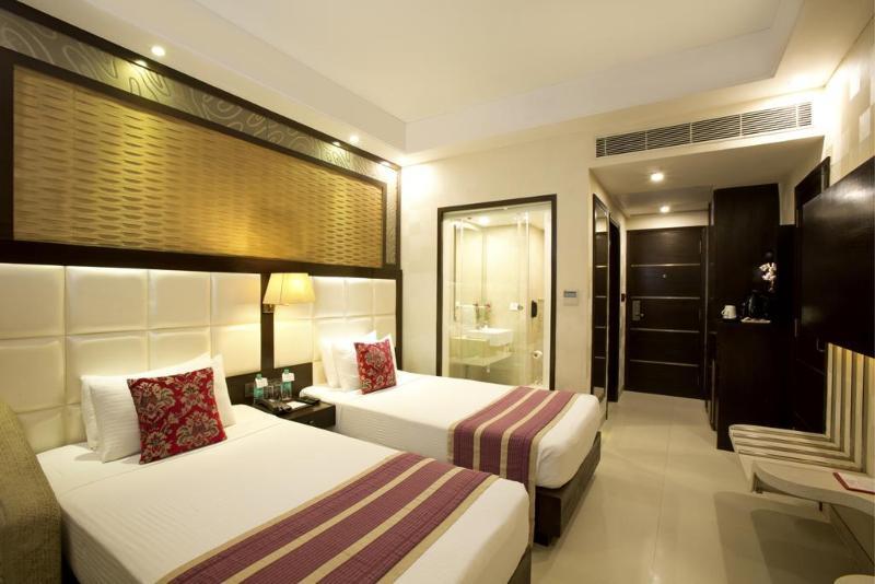 Нью-Дели: H Carlton Hotel