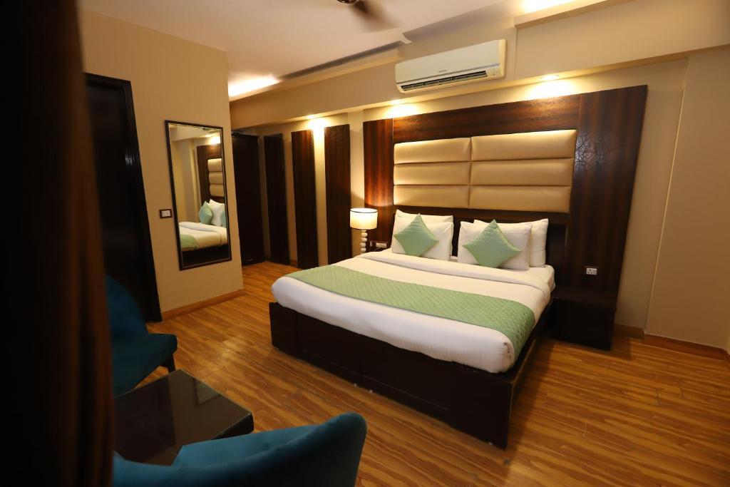Нью-Дели: Hotel Palm Grand Naraina New Delhi - Couple Friendly Local IDs Accepted