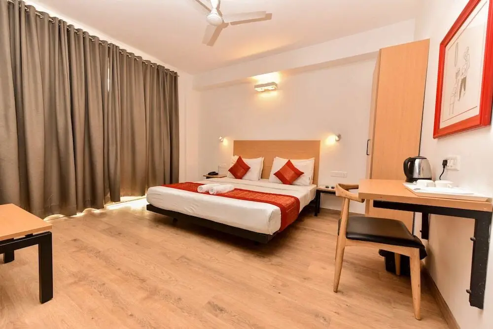 Нью-Дели: Hotel Royal Saffron