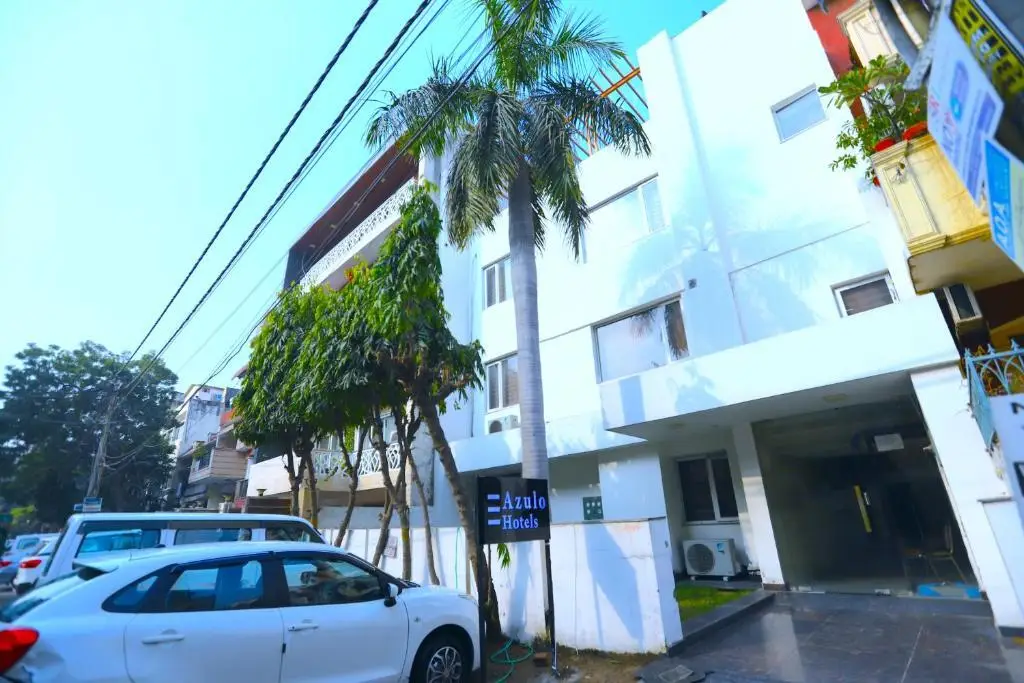 Hotel Azulo Inn Bhikaji Cama Place Delhi - Couple Friendly Local IDs Accepted — фото 1