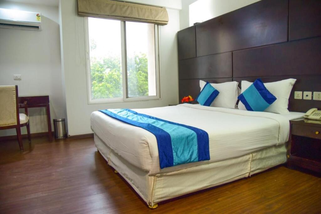Нью-Дели: Azurra Hotels