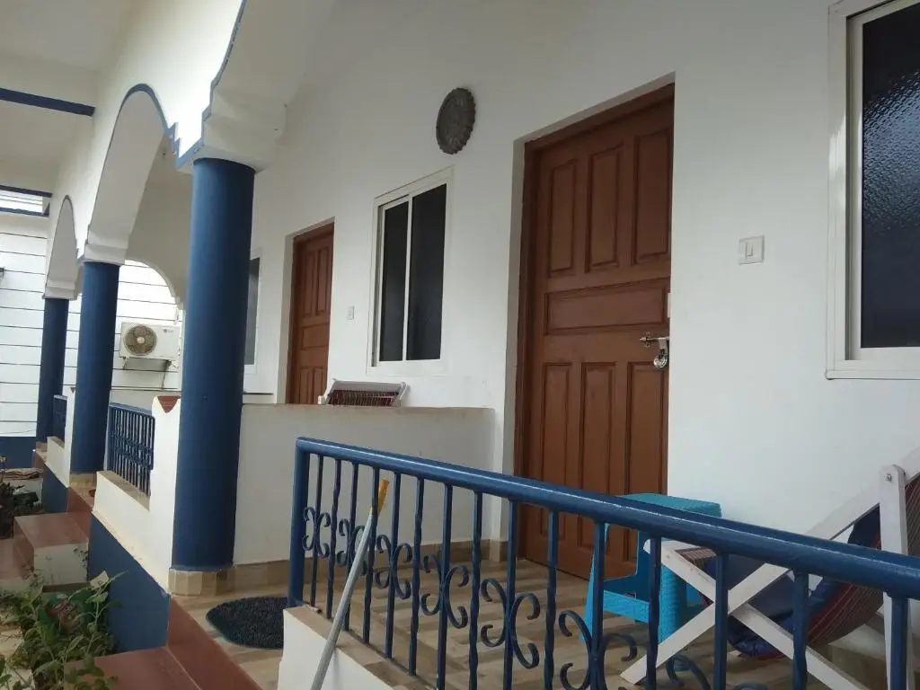 Анджуна: Iroomz Blue Pearl Residency