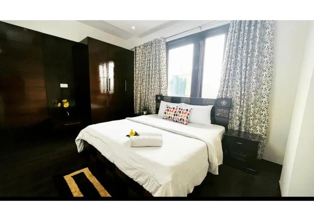 Нью-Дели: Bluo 1Bhk Defence Colony Mkt - Balcony, Parking